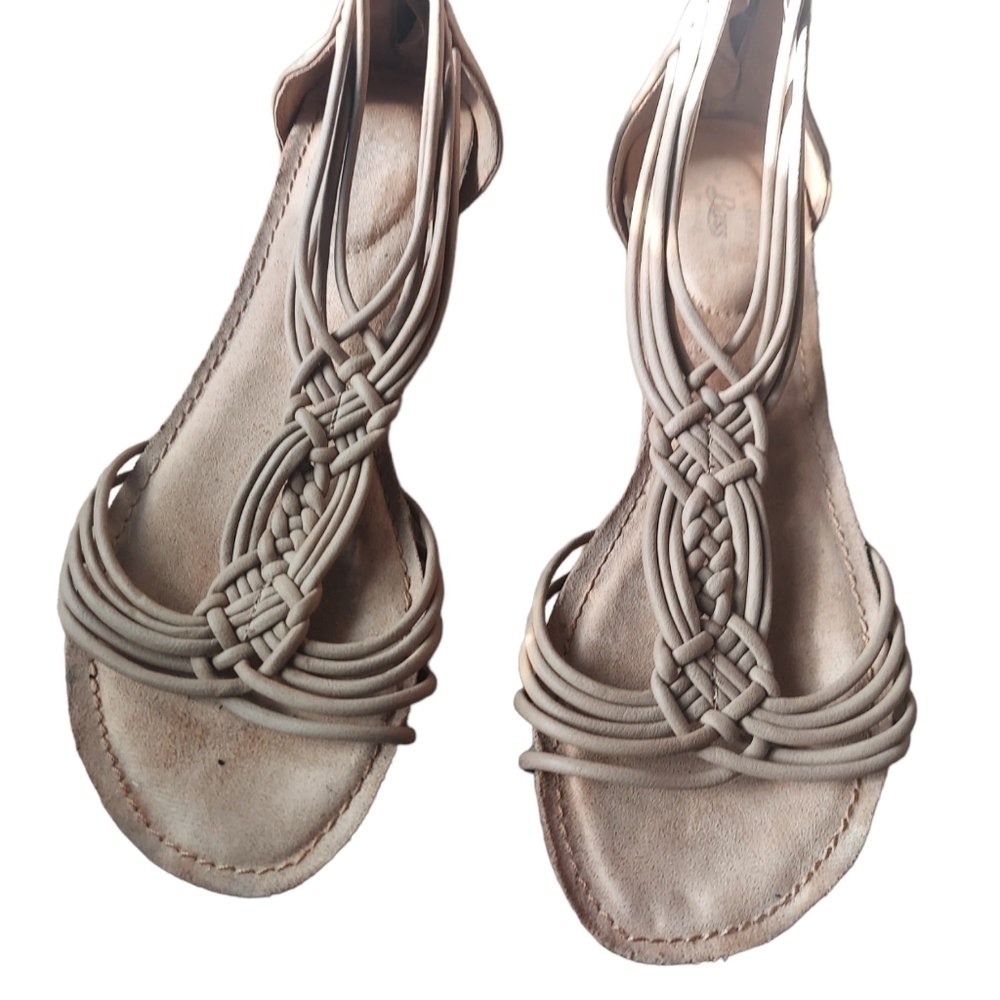 11 Bass toupe sandals